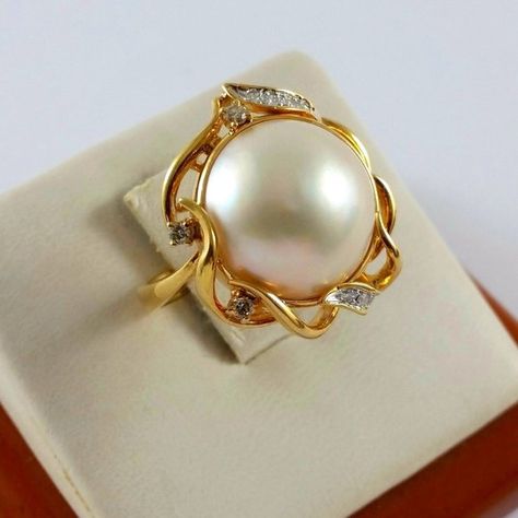 Beautiful 18K Karat 750 Yellow Gold Mabe Pearl & Diamond Ring Pearl Diamond Ring, San Fernando Valley, Pearl And Diamond Ring, Mabe Pearl, Fancy Earrings, Rose Gold Band, Pearl Diamond, Pearl Size, Gold Pearl