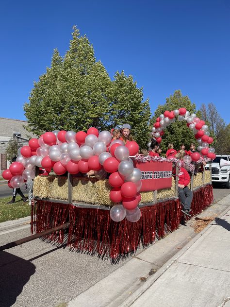 Homecoming Parade Floats, Red Hoco, Homecoming Floats, Christmas Parade Floats, Homecoming Parade, Parade Float, Christmas Parade, Western Theme, Dance Teams