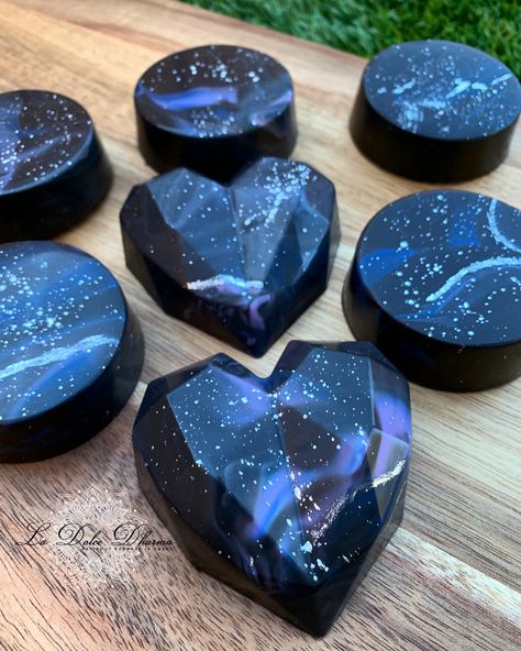 Geo Hearts, Funny Soap, Soap Making Tutorials, Savon Diy, Dessert Soap, Diy Soap Recipe, Galaxy Cake, Soap Cake, Handmade Soap Recipes