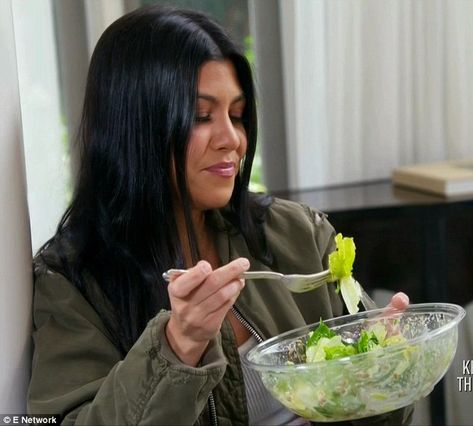 Kourtney Kardashian Diet, Cozy Bed Aesthetic, Pilates Mom, Journaling Gratitude, Kim And Khloe, Mom Self Care, Kardashian Sisters, How To Stop Coughing, Yoga Aesthetic