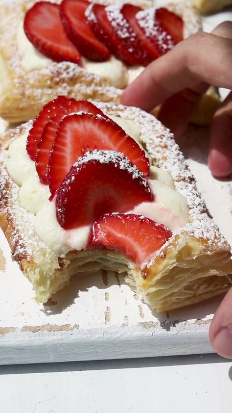 Strawberry Cheesecake Mousse, Strawberry Puff Pastry, Pies And Tacos, Sweet Puff Pastry, Strawberry Cream Puffs, Puff Dessert, Mascarpone Recipes, Puff Pastries, French Toast Breakfast