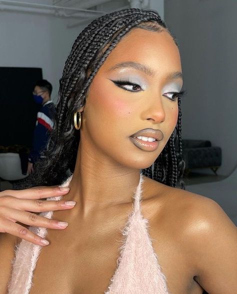 White Eyeshadow Black Women, White Eyeshadow Looks Black Women, Eyeshadow Looks Black Women, White Eyeshadow Looks, Editorial Glam, Spring Makeup Ideas, Spring Makeup Looks, White Eye Makeup, Disco Makeup