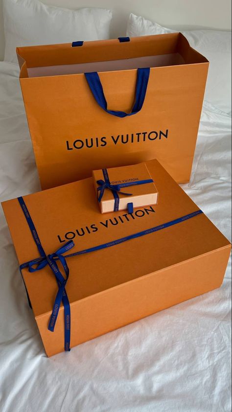 Beauty Outfits, Louis Vuitton Presents, Cozy Lifestyle, Luxury Birthday Gifts, Louis Vuitton Gifts, Luxury Birthday, Rich Girl Lifestyle, Instagram Tutorial, Money And Happiness