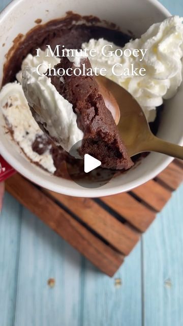 Microwave Lava Cake, Gooey Chocolate Mug Cake, Mug Cake Microwave, Low Calorie Dessert, Protein Desserts, More Protein, Lava Cake, Chocolate Mug Cakes, Chocolate Mugs