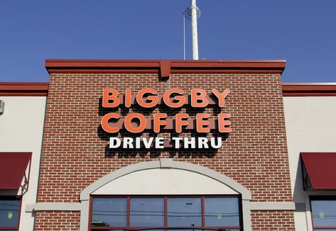 Biggby Coffee, Frozen Drink Recipes, Drinks To Try, Peets Coffee, Caribou Coffee, Best Drinks, Blue Bottle Coffee, Frozen Coffee, Sweet Coffee