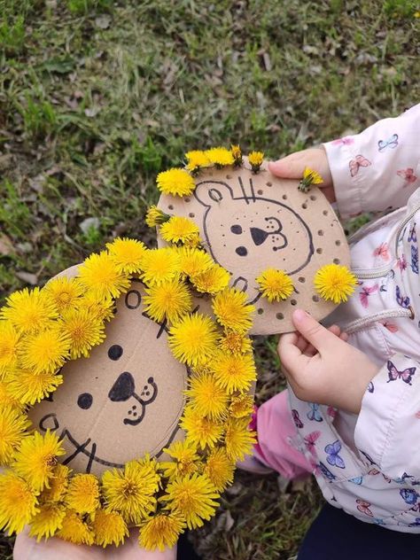 hello, Wonderful Toddler Fine Motor Activities, Lion Flower, Babysitting Fun, Holiday Party Themes, Bible Crafts For Kids, Fun Summer Activities, Art Activities For Kids, Fine Motor Activities, Motor Activities