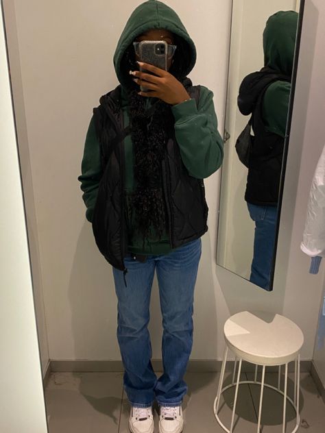 green hoodie outfit inspiration inspo Forest Green Hoodie Outfit, Green Zip Up Outfit, Green Zip Up Hoodie Outfit, Green Hoodie Outfit, Forest Green Hoodie, College Fits, Fasion Outfits, Teenage Fashion, Hoodie Fits