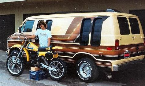 The epitome of cool in 1981. Dodge Van and Suzuki RM125. Vintage Motorcycle Photos, Customised Vans, Vans Painted, Gmc Motorhome, Old School Vans, Dodge Van, Chevy Van, Day Van, Ford Van