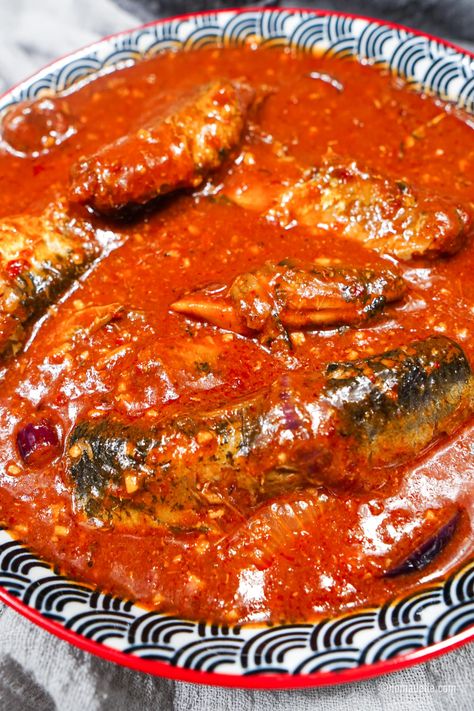 Sambal Sardines | Easy recipe for Canned Sardines in Tomato Sauce - Nomadette Recipe With Sardines, Sardines In Tomato Sauce Recipe, Sardine Recipes Canned, Sardines In Tomato Sauce, Herring Recipes, Canned Sardines, Sambal Sauce, Sardine Recipes, Lunch Sides