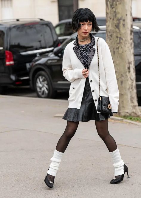 Pfw Street Style, Street Style Bags, Miu Miu Bag, Chanel Flap Bag, Chanel Mini, The Best Street Style, Valentino Rockstud, Best Street Style, Cool Street Fashion