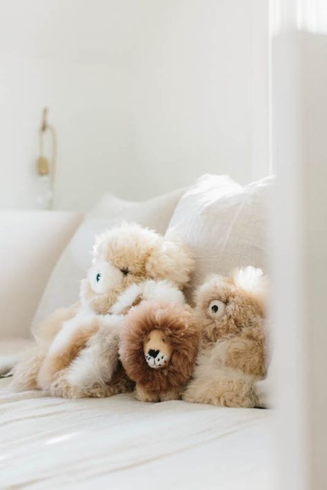 Minimalist Nursery, Bless The Child, Chic Nursery, Jenni Kayne, Third Baby, Animal Crackers, Nursery Inspiration, Soft Toys, Neutral Baby