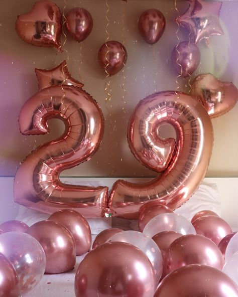 #29anos #local 29th Birthday, 29 Years Old, Dance Choreography Videos, Its My Birthday, Choreography Videos, Happy Birthday Cards, 30th Birthday, Dance Choreography, Photo Studio