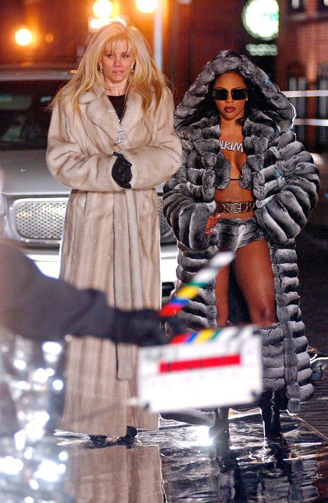 ° on Twitter: "Lil' Kim and Victoria Gotti on set for the Came Back For You music video https://t.co/cY68oRccai" / Twitter Lil Kim 90s Outfits, Lil Kim 90s Fashion, Lil Kim 1996, Lil Kim 90s, Decades Fashion, Hip Hop Music Videos, Rapper Outfits, Lil Kim, Female Rappers