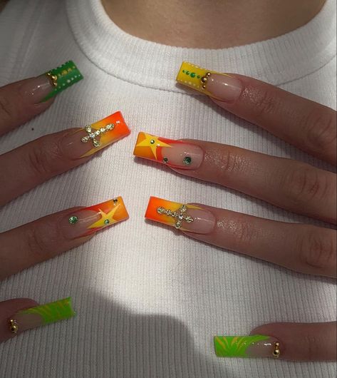 Nails 90s Aesthetic, Pr Nails, Brazil Nails Design, Ferxxo Nails, Hypebeast Nails, Brazil Nails, Pierced Nails, Old School Nails, 2000 Nail Designs