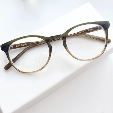 Academia Glasses, Unique Glasses Frames, Glasses Inspo, Glasses Aesthetic, Glasses Inspiration, Mens Glasses Fashion, Trendy Glasses, Eyeglasses Frames For Women, Fashion Eye Glasses