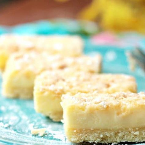 Lemon bars made from scratch on a plate Creamy Lemon Bars, Lemon Squares Recipe, Lemon Bars Easy, Fruity Treats, Lemon Bars Recipe, Lemon Squares, Square Recipes, Jelly Roll Pan, Lemon Cream