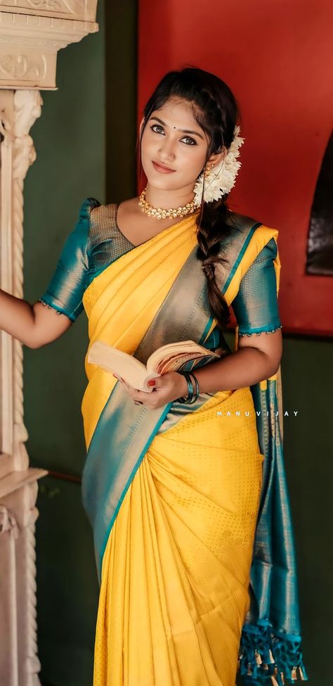 Kalyani anil Kalyani Anil, Traditional Housewife, Animation Wallpaper, Saree Design, Face Beauty, Desi Girl, Face Images, Beautiful Women Over 40, Indian Traditional