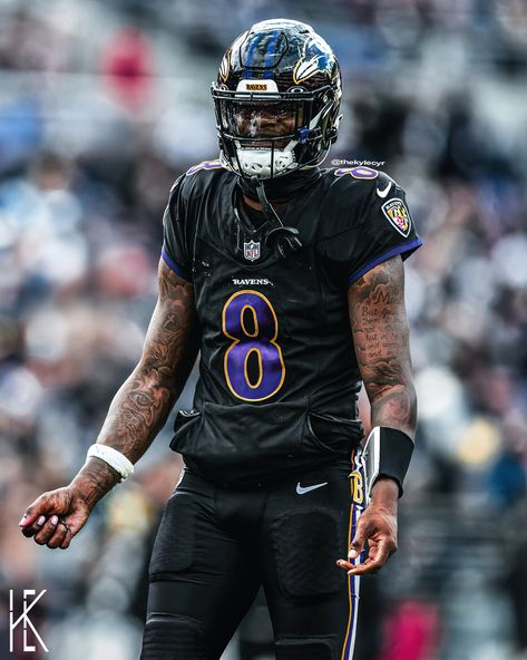 Lamar Jackson Wallpaper, Lamar Jackson Ravens, Hard Photos, Nfl Ravens, Nfl Flag, Football Drip, Nfl Highlights, Football Poses, Hard Photo