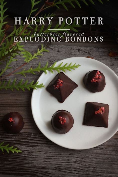 Harry Potter: Butterbeer flavored Exploding Bonbons Feast Of Starlight, Harry Potter Butterbeer, Bon Bons Recipe, Harry Potter Butter Beer, Butterbeer Recipe, Frozen Pumpkin, Geek Food, Harry Potter Food, Festa Harry Potter