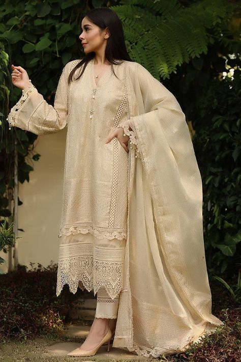 Asian Wedding Dress Pakistani, Eid Dress, Simple Frock Design, Lace Suit, Fancy Shirt, Velvet Dress Designs, Pakistani Wedding Outfits, Pakistani Fancy Dresses, Pakistani Dresses Casual