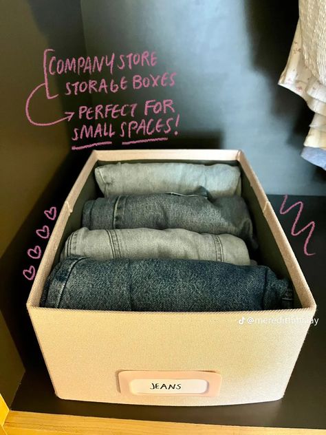 College Ideas Organization, Clothing Organization Ideas Small Space, Uni Storage Ideas, Small Room Storage Ideas Bedroom, College Storage Ideas, Dorm Organization Ideas, College Dorm Hacks, Luxury Dorm Room, Dorm Necessities