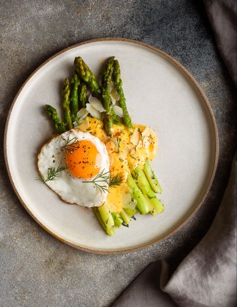 Asparagus Hollandaise Sauce, Asparagus Hollandaise, Asparagus Breakfast, Asparagus Egg, Savoury Breakfast, Easy French Recipes, No Cook Appetizers, Healthy Eggs, Salmon And Asparagus