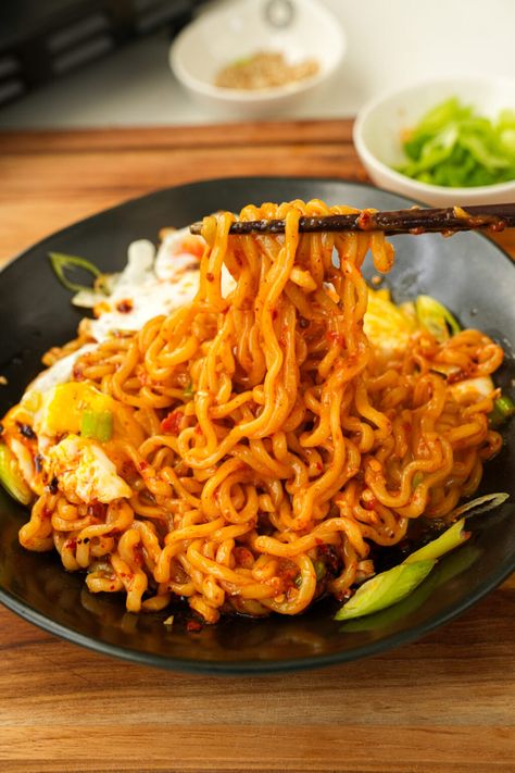 10-minute Chili Oil Ramen with Egg - One Happy Bite Chili Oil Ramen, Ramen With Egg, Simple Sesame Noodles, Homemade Chili Oil, 10 Minute Meal, Cold Sesame Noodles, Chili Oil Recipe, 10 Minute Meals, Beef Roll