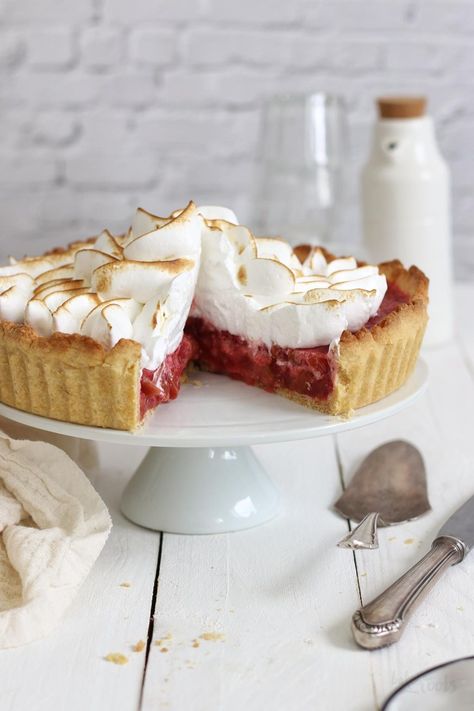 Rhubarb Meringue Pie, Rhubarb Meringue, Baking Weights, Meringue Tart, Rhubarb Tart, Ginger Biscuits, Rhubarb Recipes, Pastry Blender, Baking Tins