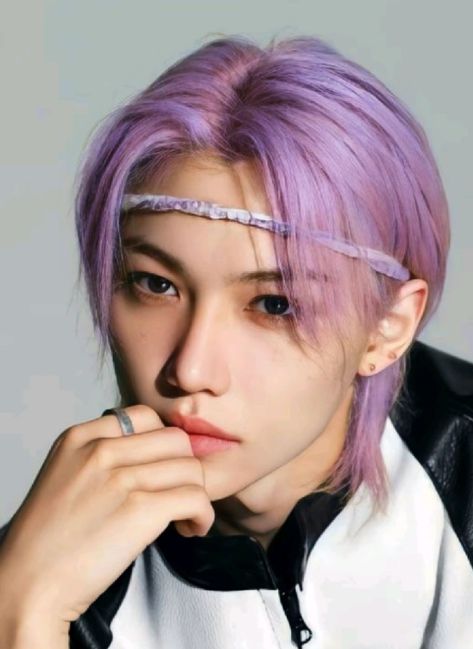 Lee Felix Purple Hair, Felix Different Hair Color, Felix Silver Hair 2024, Purple Hair Felix Skz, Stray Kids Hair Color, Felix Hair Color, Felix Purple Aesthetic, Felix Purple Hair, Lilac Silver Hair