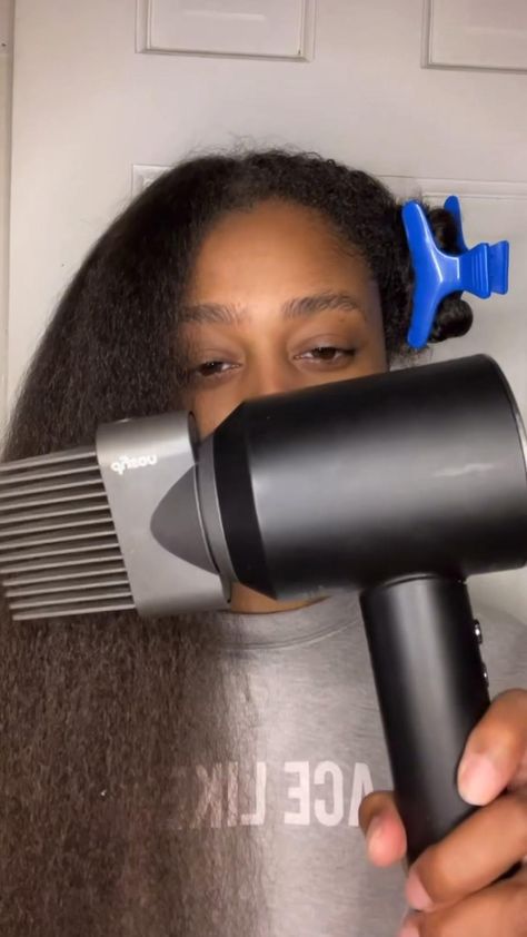 Straightening my hair during the winter gives my natural hair a break frok any manipulation from constantly styling. Did you know straightening your hair promotes length rentention?