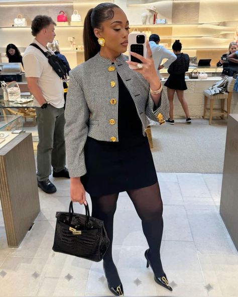 Cool Executive Outfits, Luncheon Outfits For Black Women, Quiana Watson Outfits, Job Interview Outfit For Black Women, Banker Outfits Black Women, Business Black Women Outfits, Fashionable Professional Outfits, Minimalist Business Outfit, Feminine Work Outfit Office Wear