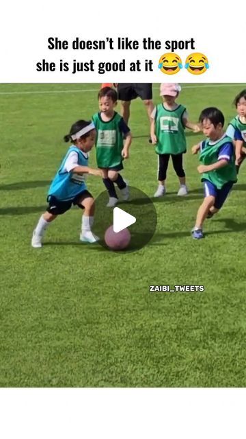 Football Comedy, Kids Playing Football, Sports Fails, Funny Football Videos, Funny Soccer Videos, Funny Soccer, Soccer Gifs, Soccer Memes, Football Tournament