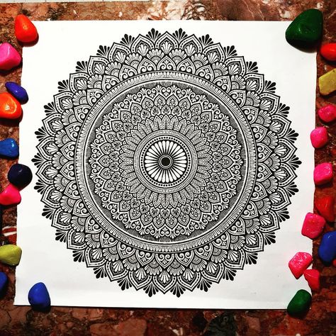 Big Mandala Drawing, Hard Mandala Art, Giant Mandala, Mandala Sketch, Mandala Book, Mandala Doodle, Easy Mandala Drawing, Art Sketches Doodles, Mandala Art Therapy