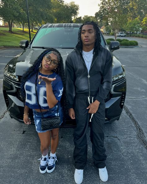 And then there were 2…First day of school 📸 😍🥰❤️💙freshman @3hrissy_ x senior @2coldd.jt • #backtoschool #backtoschooloutfit #schooloutfits #schooloutfit #schooloutfitideas #ootd #firstdayofschool #firstdayback #firstday #senior #freshman #highschool #sachafierce_ First Day Of 6th Grade Outfits, Freshman Highschool, First Day Of 6th Grade, 6th Grade Outfits, Outfits Uniform, Back To School Outfits, 6th Grade, School Outfit, First Day Of School