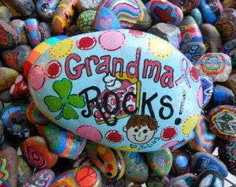 Quotes Girlfriend, Colorful Rocks, Painted Garden Rocks, Grandparents Day Crafts, Paint Rocks, Grandparents Day Gifts, Rock Painting Ideas, Grandma's House, Paint Rock