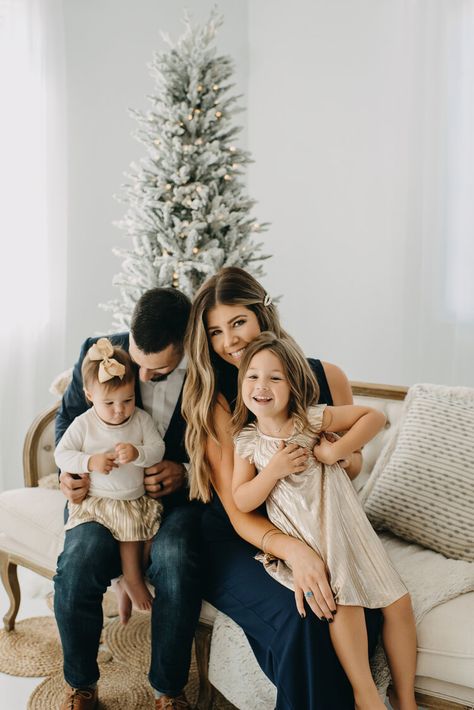 Holiday Studio Photography, Studio Christmas Photos Family, Family Christmas Photos Studio, Indoor Christmas Family Photos, Minimalist Christmas Photoshoot, Christmas Indoor Photoshoot, White Christmas Photo Shoot, Indoor Christmas Mini Sessions, Christmas Minis Photography