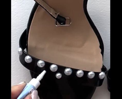 High Heel Makeover Diy, Diy High Heels Makeover, Diy Pearl Shoes Heels, How To Make Heels, Diy Pearl Heels, Diy Embellished Shoes, Heels Makeover, Diy Heels Makeover, Diy Shoes Heels