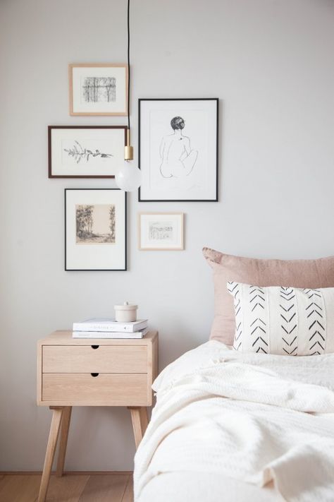 A Pair & A Spare | 9 Ways to Layout Your Gallery Wall Design Ložnic, Minimalist Dekor, Decor Ikea, Design Del Prodotto, Mid Century Decor, Decor Minimalist, White Bedroom, Minimalist Bedroom, Design Case