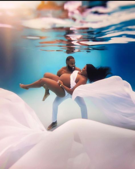 Under Water Maternity Pictures, Underwater Maternity Shoot, Maternity Shoot Black Women, Underwater Maternity Photography, Underwater Photoshoot, Gender Reveal Video, Magical Underwater, Black Motherhood, Maternity Photography Poses Couple