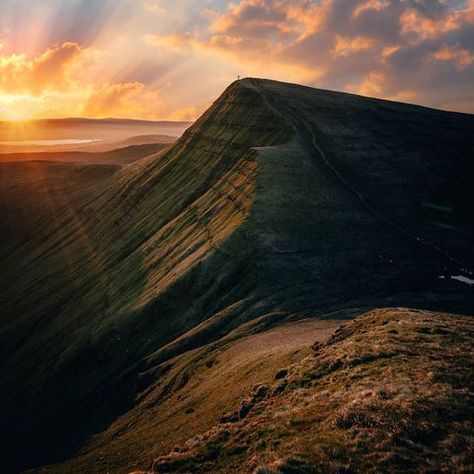 Paul Boomsma (@expaulore) • Instagram photos and videos Uk Holiday Destinations, Brecon Beacons, Uk Holidays, Ice Climbing, Foggy Morning, West Country, Inspirational Images, Holiday Destinations, Rock Climbing