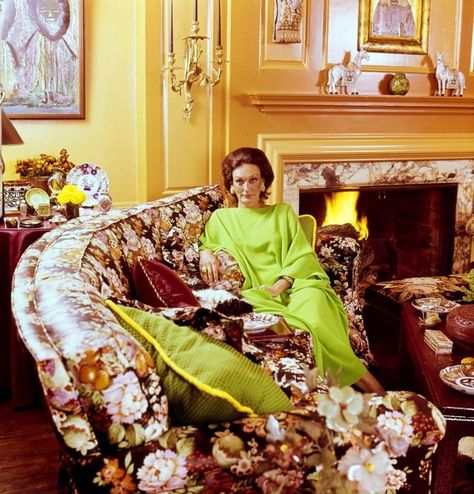 Living Room of William F. and Patricia Buckley, Vogue 1970s Decor, Glam Pad, 1970s Home, Grandma Fashion, 70s Decor, Vintage Interiors, Classic Decor, Retro 70s, Traditional Decor