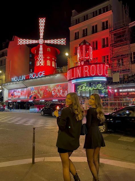 Paris Nye, Moulin Rouge Outfits, Paris Moulin Rouge, At The Moulin Rouge, Paris Shoot, Moulin Rouge Paris, The Moulin Rouge, Paris Vibes, Paris Trip