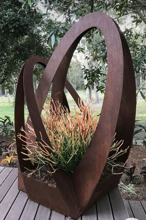 Garden Focal Point Ideas Diy, Metal Sculptures Garden, Garden Art Sculptures Diy, Garden Deco, Garden Artwork, Metal Garden Art, Garden Art Projects, Garden Art Crafts, Garden Art Sculptures