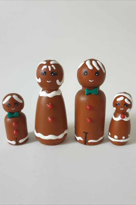 Peg Doll Family, Wood Peg Dolls, Xmas Cake, Christmas Gingerbread Men, Peg People, Clothespin Dolls, Doll Family, Wooden Doll, Peg Doll