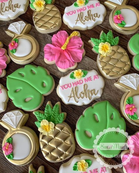 Pineapple Cookies, Farm Cookies, Icing Design, Bridal Shower Cookies, Tropical Bridal, Tropical Bridal Showers, Cookie Icing, Icing Cookies, Royal Icing Cookies