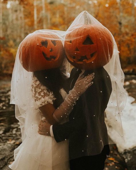 SPOOKY SZN! 🎃✨ To kick off October, we’re excited to share this dreamy autumn shoot featuring pumpkin-headed lovers amidst the stunning fall colors. Thanks for sharing with us @abigailreneephotography 🍂 We're also running a HALLOWEEN photo comp for the month of October - submit your photos to the app for a chance to win! #halloween #photographer #fall #autumn #halloweenphotography #couplephotography Autumn Shoot, Halloween Photography, Halloween Photo, Spooky Szn, Autumn Actvities, Fall Wedding Decorations, Halloween Photos, Thanks For Sharing, Autumn Photography