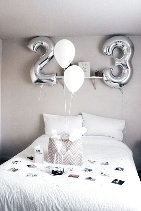 27 Romantic Birthday Bedrooms To Surprise Your Boyfriends | HomeMydesign Boyfriend Bedroom, Birthday Surprise For Her, Birthday Surprises For Her, Birthday Surprises, Birthday Present For Boyfriend, Bedroom Birthday, Surprise Boyfriend, Surprise For Him, Birthday Surprise Boyfriend