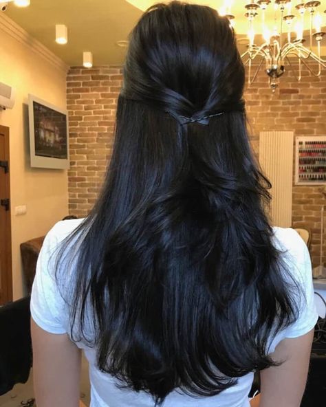 Medium Layers, Soft Black Hair, Long Hair Trends, Dark Brunette Hair, Modern Haircuts, 2020 Trends, Long Black Hair, Haircuts For Long Hair, Long Hair Women