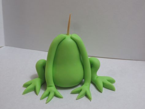 Fondant Frog, Fondant Cake Tutorial, Fondant Flower Cake, Fondant Bow, Fondant Figures Tutorial, Fondant Rose, Fondant Animals, Fondant Cake Toppers, Fondant Tutorial