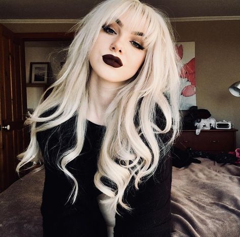 Blonde Goth, 90s Grunge Hair, Hairstyle Color, Long White Hair, Short Grunge Hair, Peinados Fáciles Para Cabello Corto, Emo Scene, Grunge Hair, Green Hair